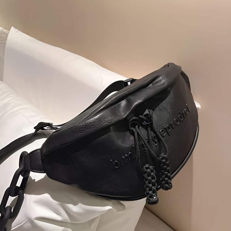 Große Bauchtasche aus Leder für Damen Nahaufnahme