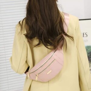 sac banane en coton rose porté en bandoulière au dos