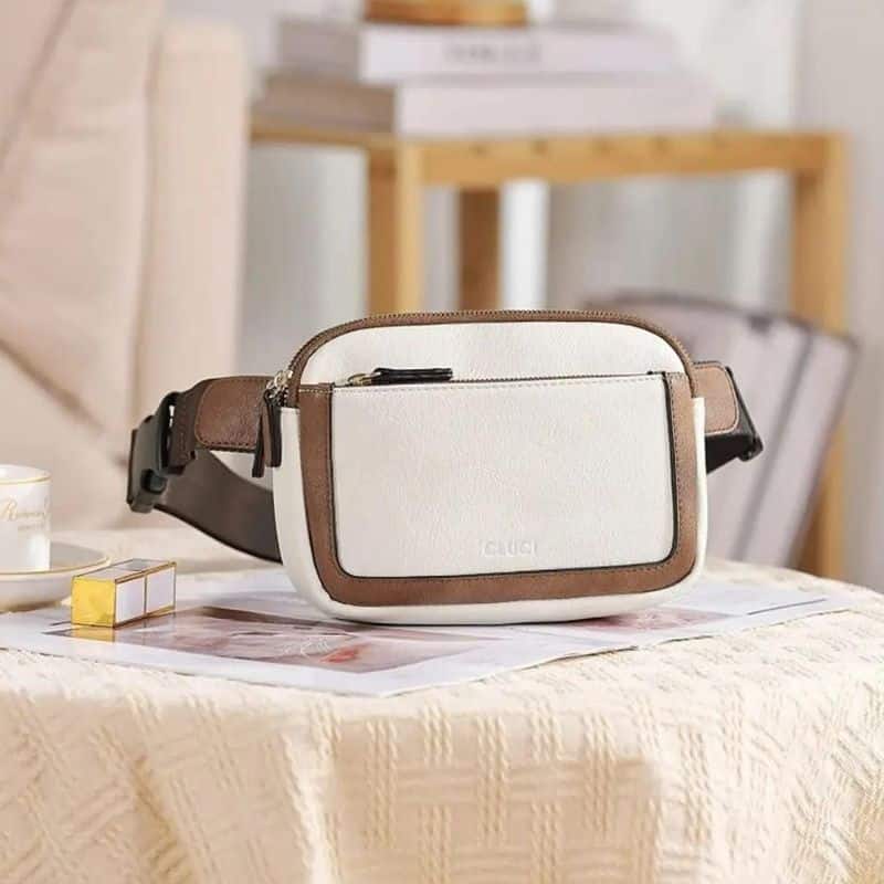 Bauchtasche aus beigem Leder mit Gürtel
