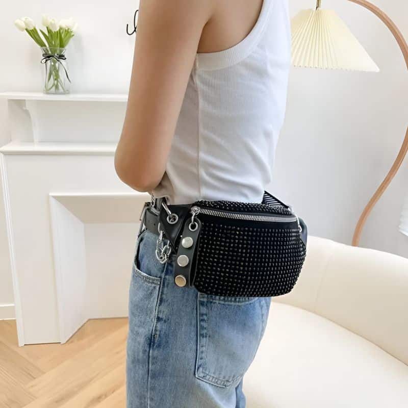 Bauchtasche für Damen aus glänzendem Leder, am Gürtel getragen