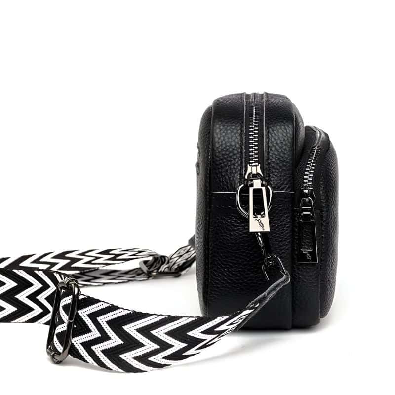 Modische Bauchtasche von der Profilansicht
