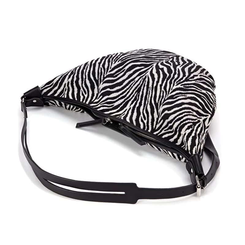 Zebra-Bauchtasche liegend
