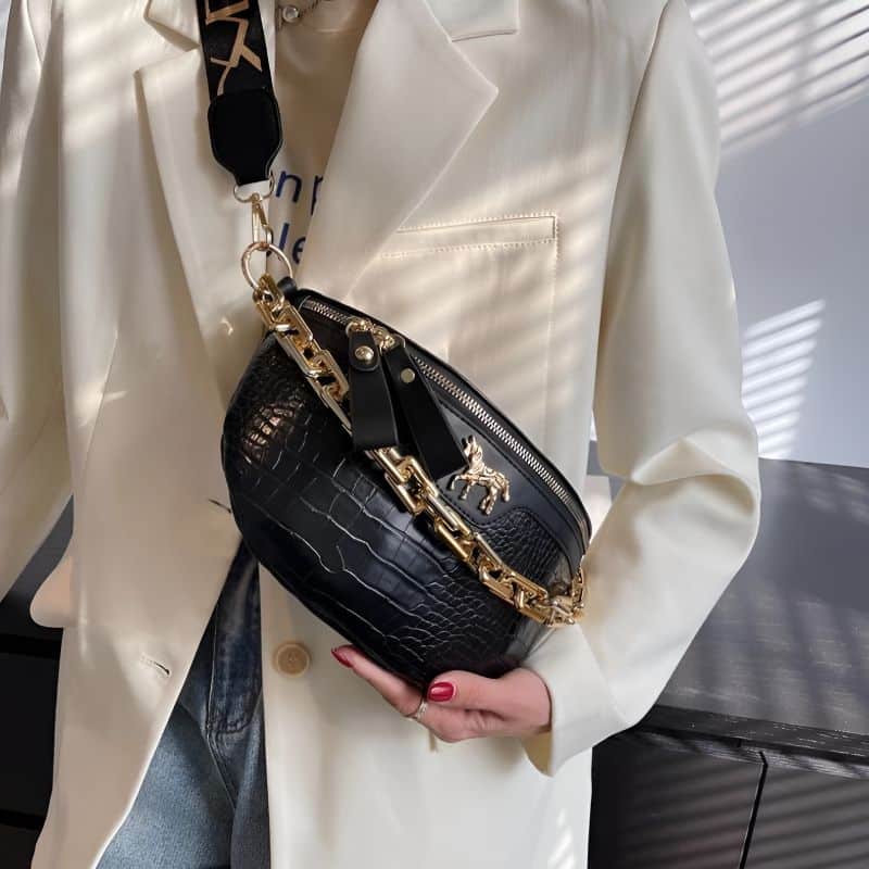 Hübsche Bauchtasche mit dicker Kette