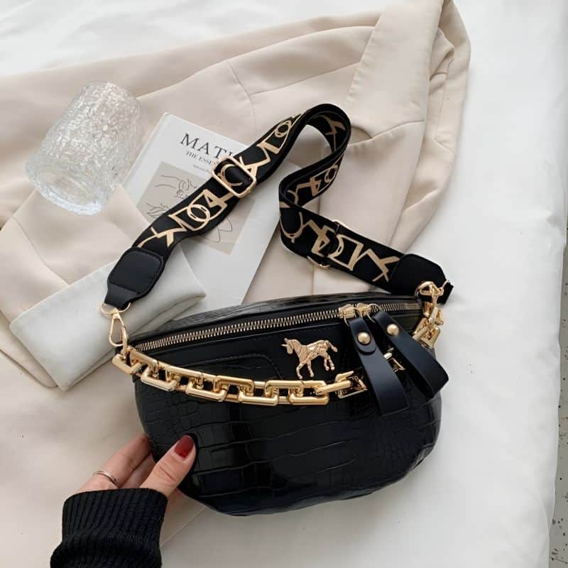 Bauchtasche mit dicker Kette