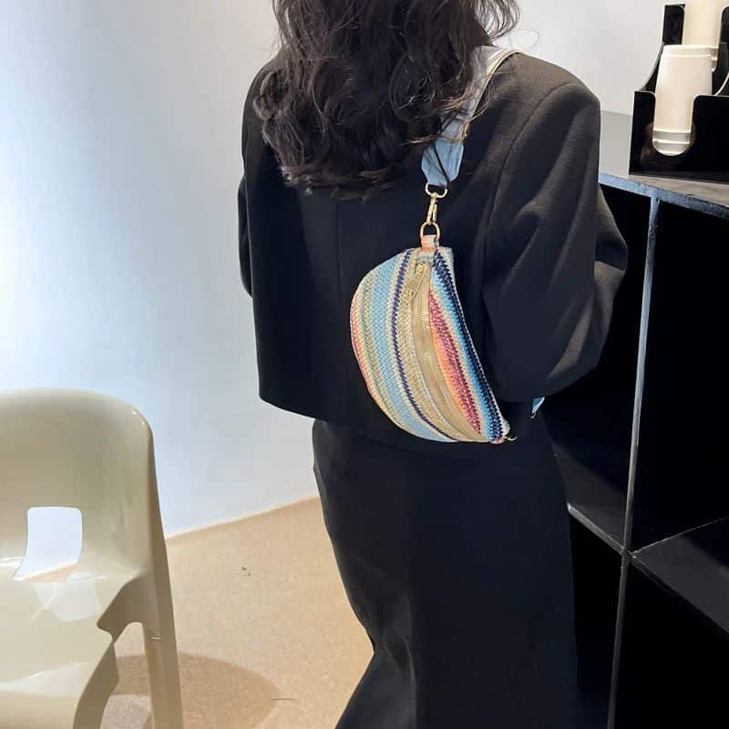 Multifarbige Bauchtasche in Blau Rücken