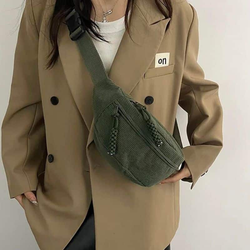 Hübsche mintgrüne Bauchtasche