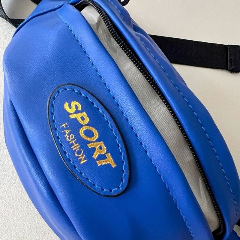 Eine dunkelblaue Bauchtasche aus Leder für Mädchen Design